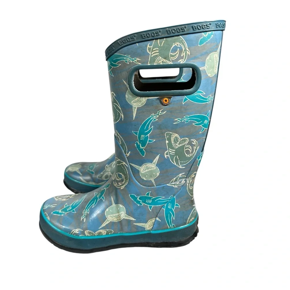 BOGS Pull-on Rubber Rain Boots in shark print